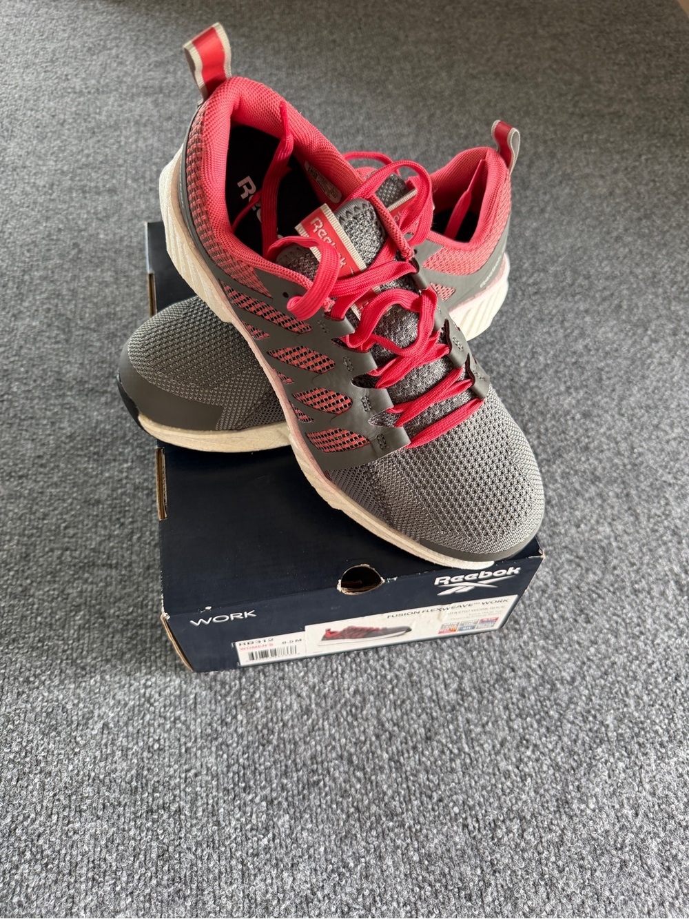 NEW Women’s Reebok Work Tennis Shoe Size 8.5M Composite Toe Slip Resistant